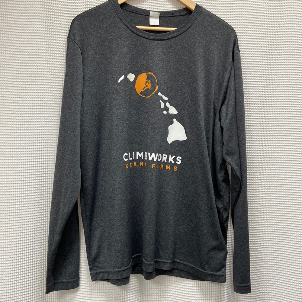 Sport-Tek Men’s grey long sleeve “Climbworks Keana Farms” Hawaii shirt. Size L